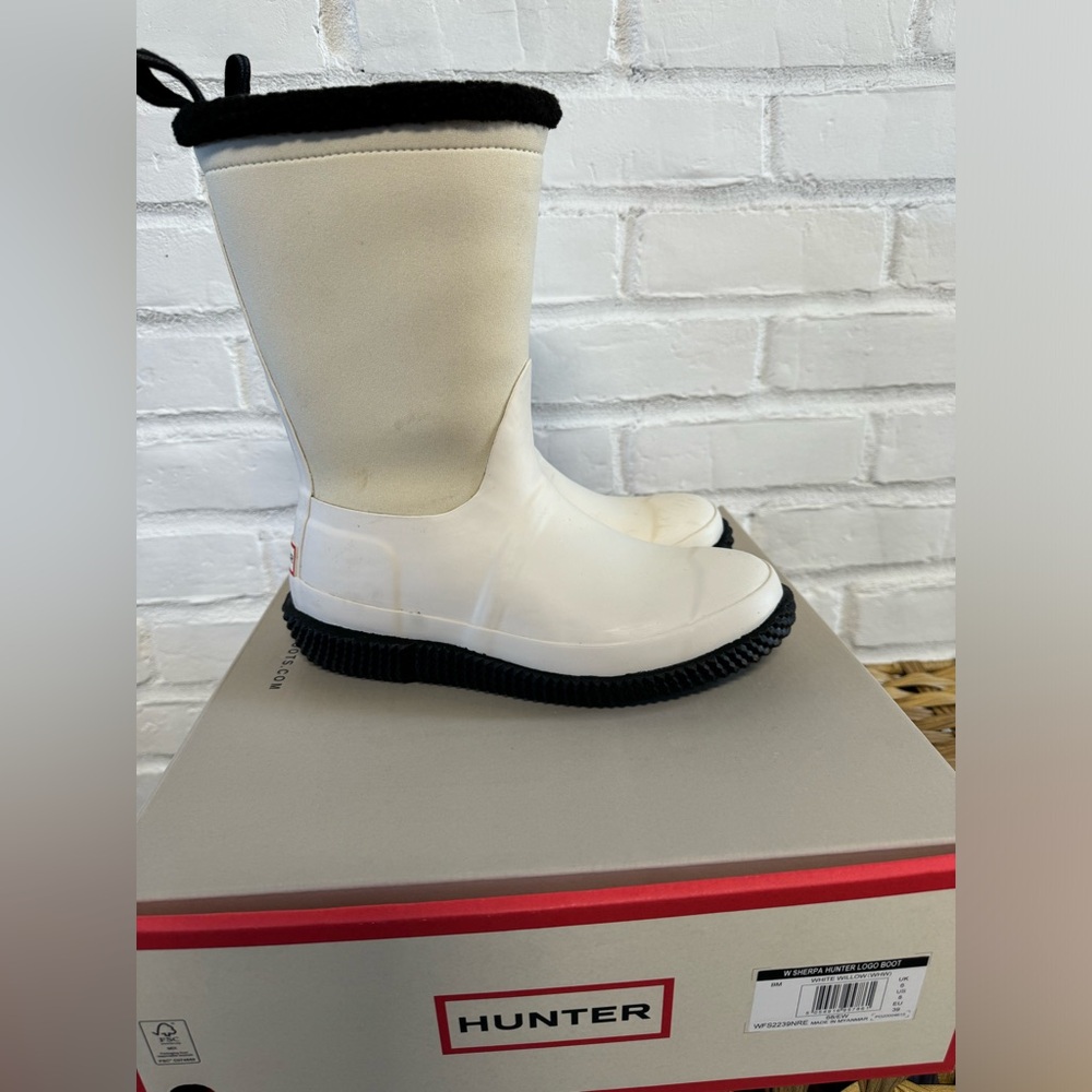 Women’s Hunter Boots. Sherpa in color, Willow.